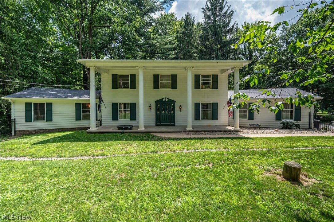 Property Photo:  1318 Highland Avenue E  OH 44460 