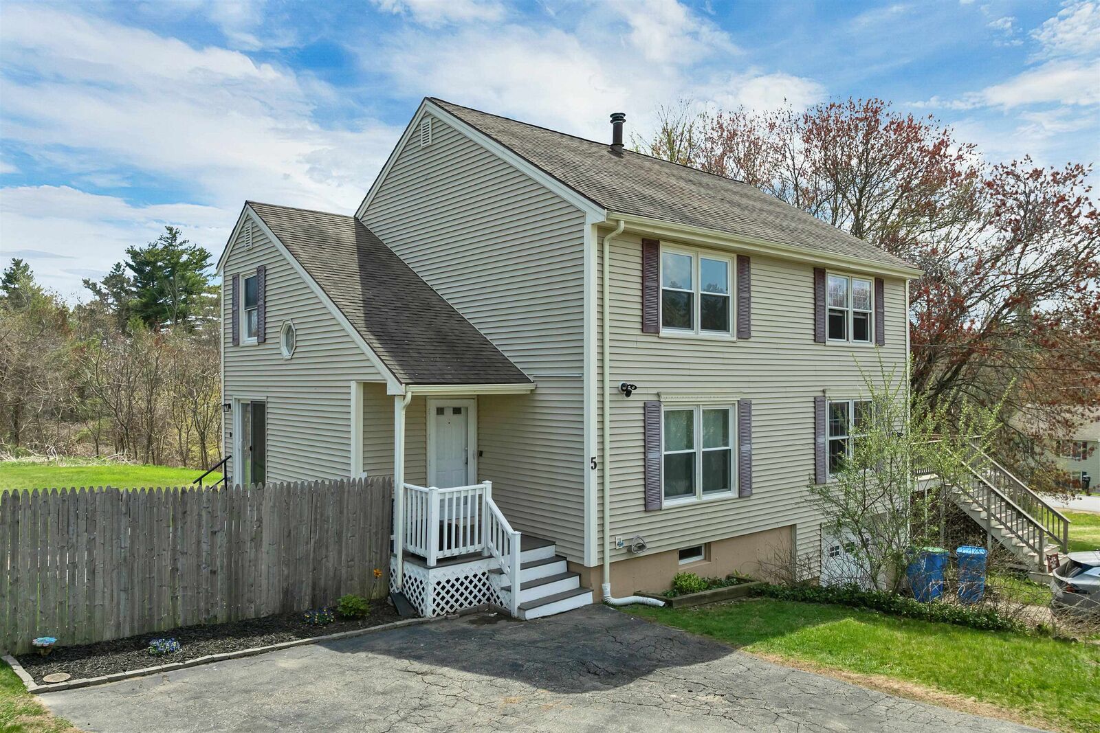 Property Photo: 5 Richardson Drive NH 03038