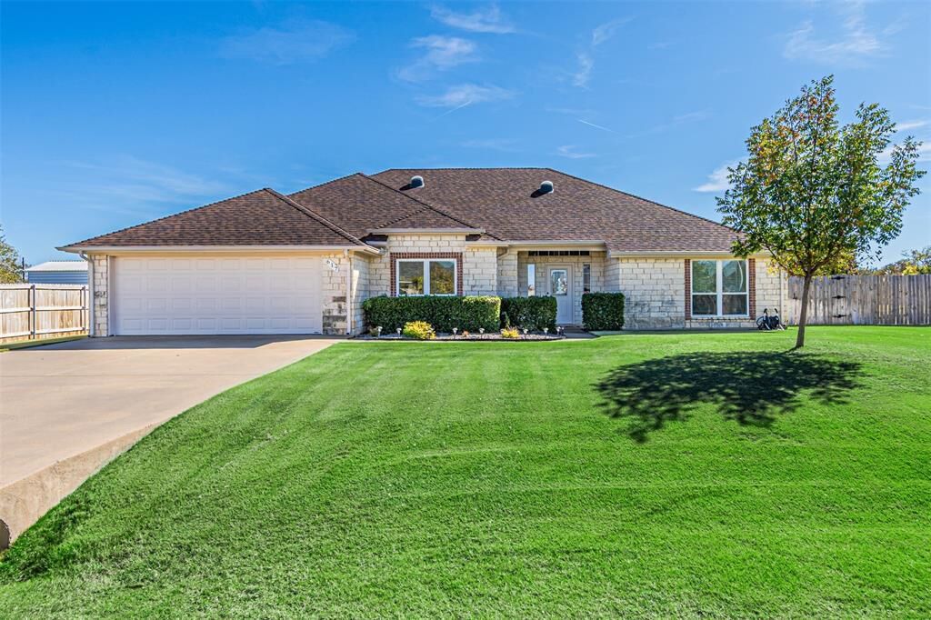 Property Photo:  617 Parker Lane  TX 76048 