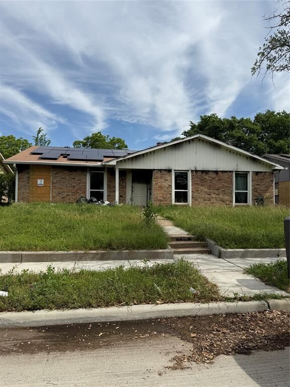 Property Photo:  718 Edelweiss Drive  TX 75052 