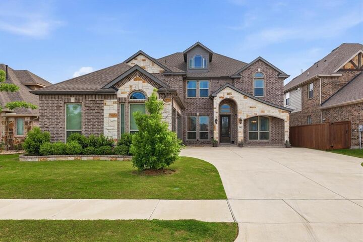 Property Photo:  3012 Chesterfield Lane  TX 76084 
