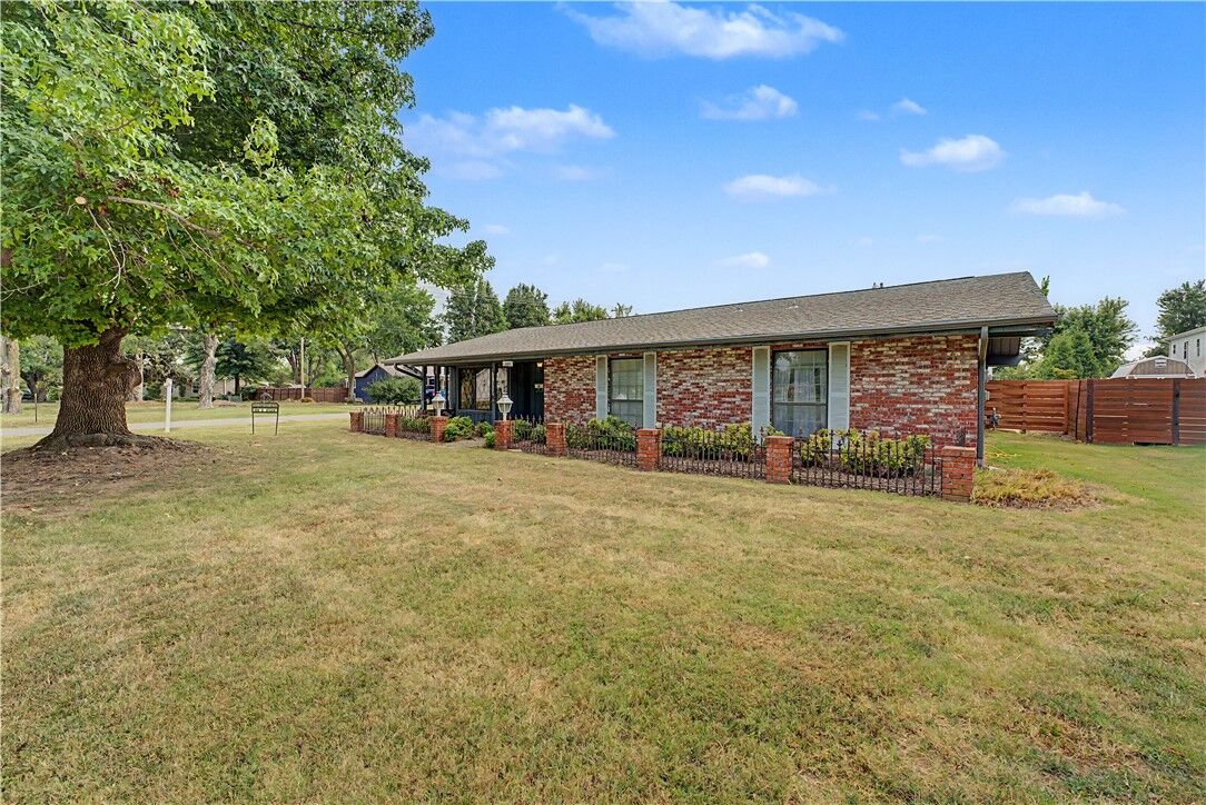 Property Photo:  608 B Street  AR 72712 