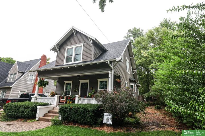 Property Photo:  641 E 9th Street  NE 68467 