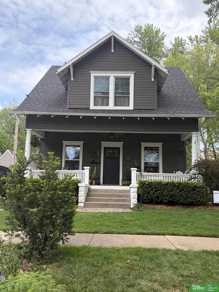 Property Photo:  641 E 9th Street  NE 68467 