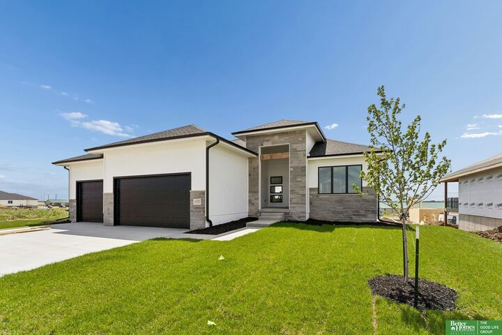 Property Photo:  11722 S 124th Avenue  NE 68046 