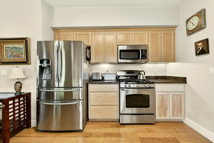 Property Photo:  1099 N Haskell Street  OR 97502 