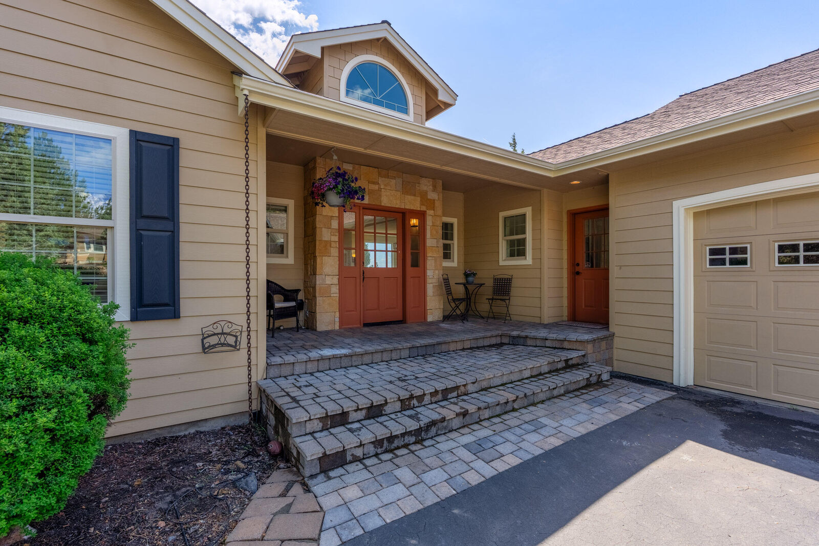 Property Photo:  1580 Murrelet Drive  OR 97756 