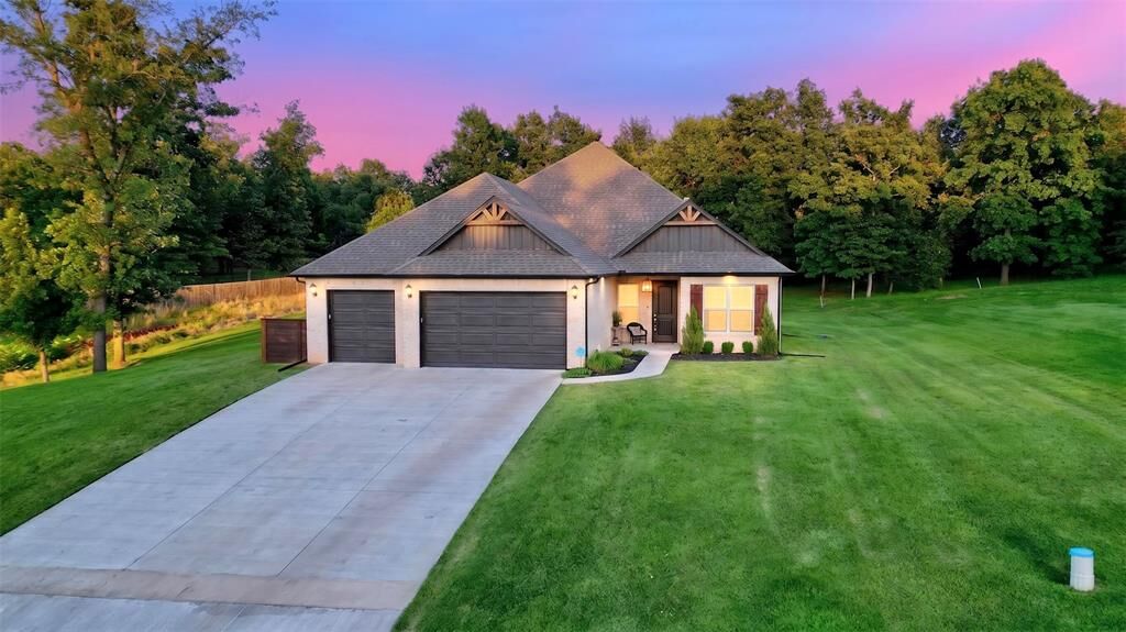 Property Photo: 5504 Asheville Way OK 73020