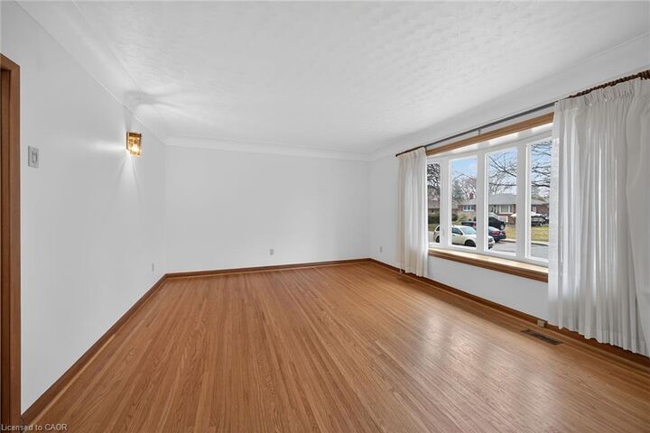 Property Photo:  134 West 28th Street  ON L9C 5B2 