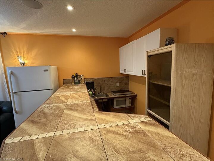 Property Photo:  2 Pineridge Drive  ON L9A 5K2 