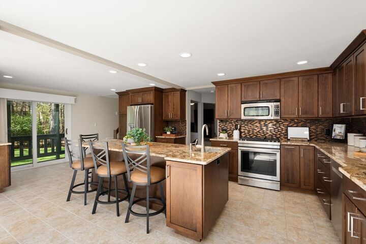 Property Photo: 32 Sherborne Cir MA 01721