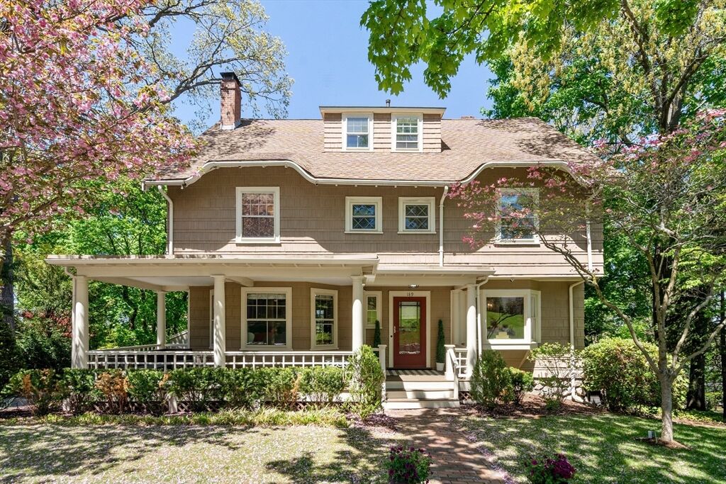 Property Photo:  189 Mount Vernon St  MA 02465 