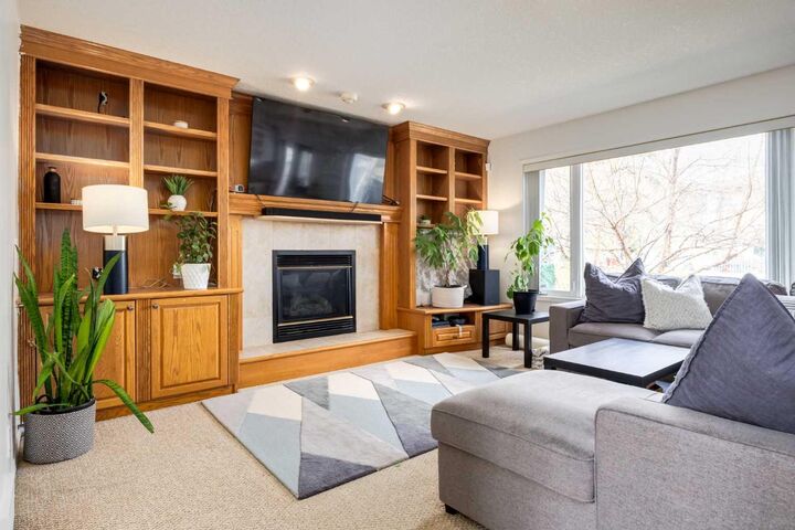 Property Photo: 439 Mountain Park Drive SE AB T2Z 2N9