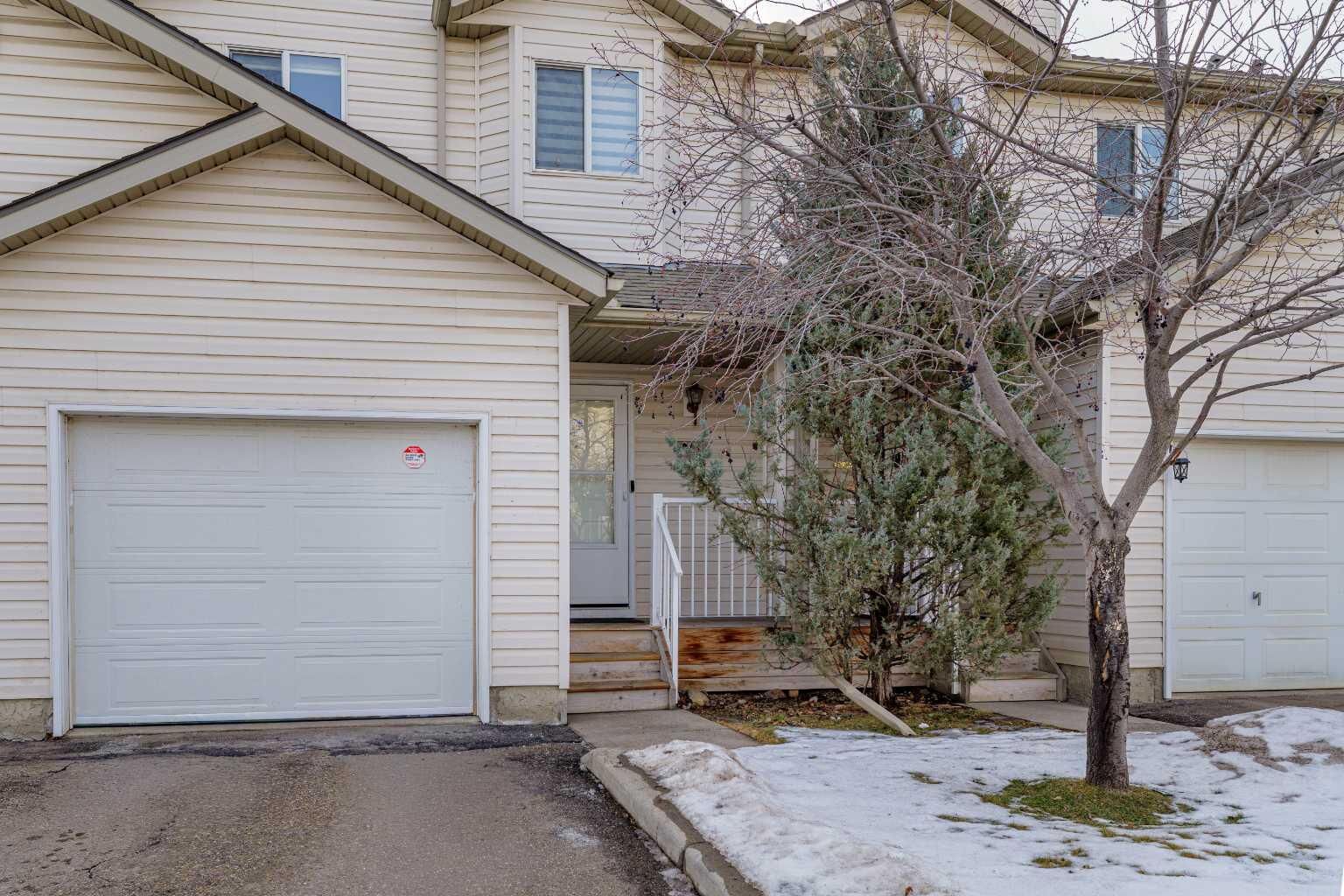 Property Photo:  13 Mt Aberdeen Manor SE  AB T2Z 3N8 