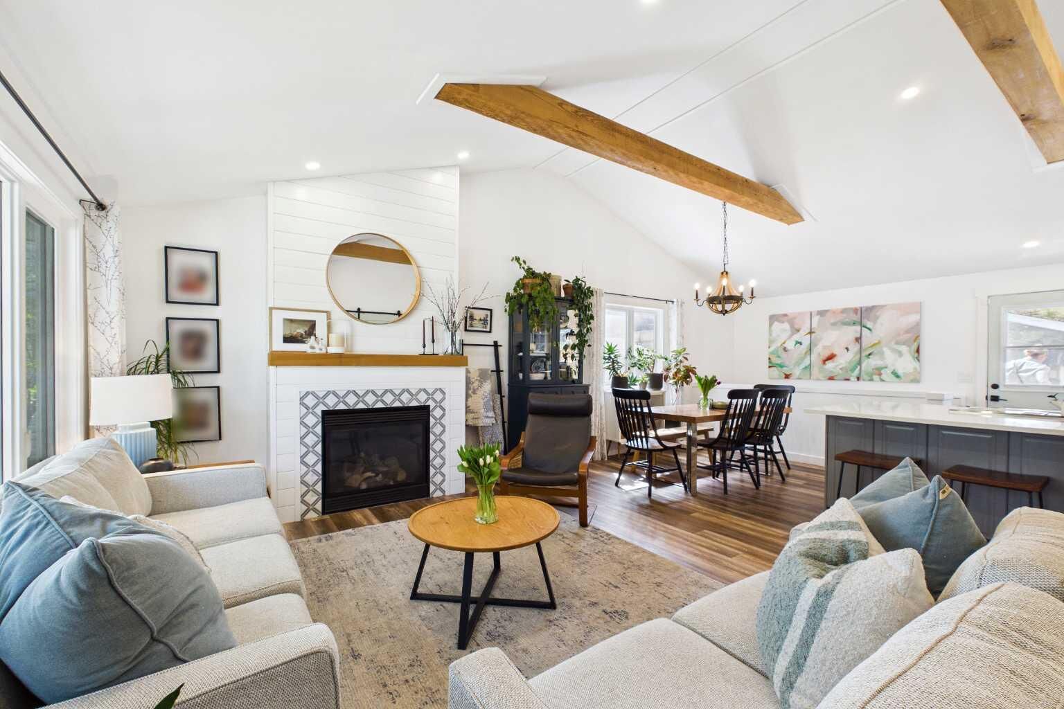 Property Photo:  24 Henefer Road SW  AB T2V 3B4 