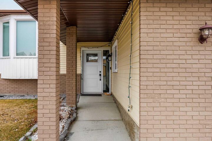 Property Photo: 1305 10 Avenue SE AB T0L 1B0