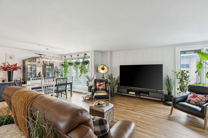 Property Photo:  350 4 Avenue NE 203  AB T2E 0J3 