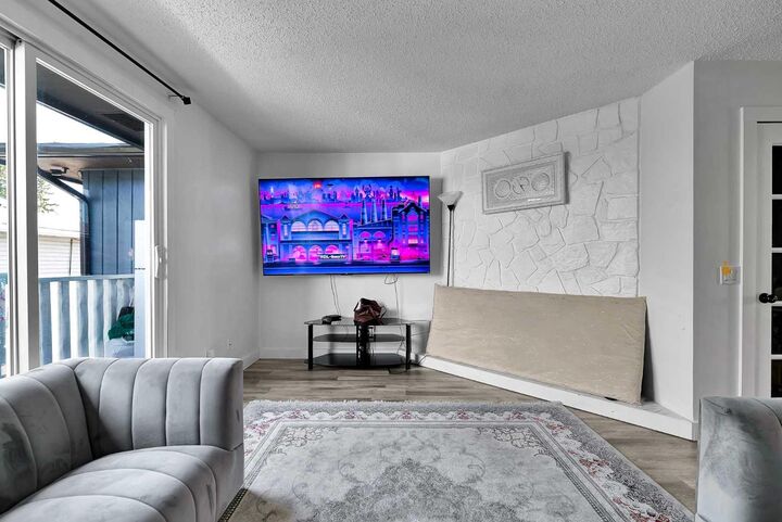 Property Photo:  4543 7 Avenue SE 3  AB T2A 5E4 