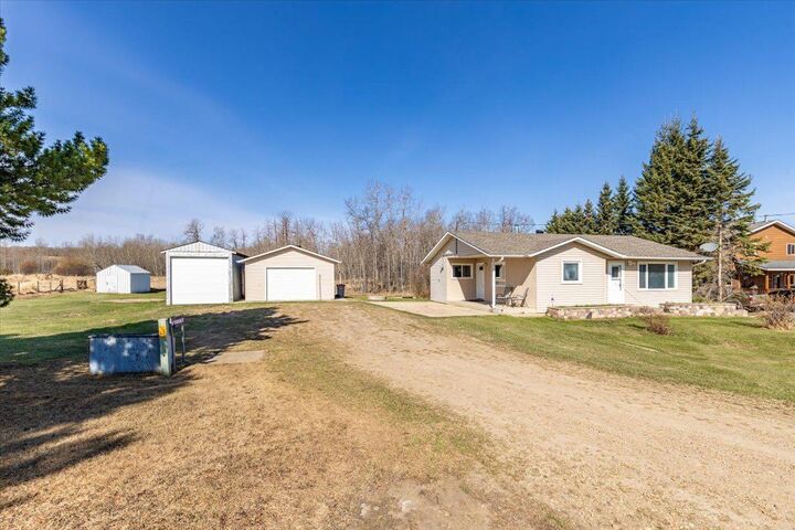 Property Photo:  Sweberg Street 417  AB T0C 2C0 