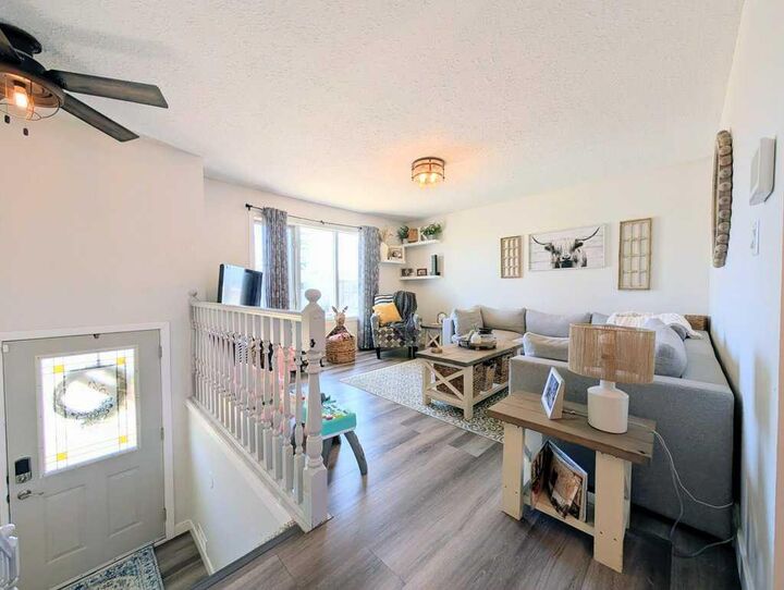 Property Photo:  1013 10 Avenue SE  AB T0G 2A3 