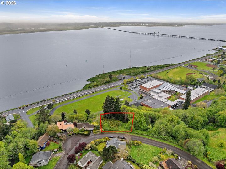 Property Photo:  Waldorf Cir  OR 97103 