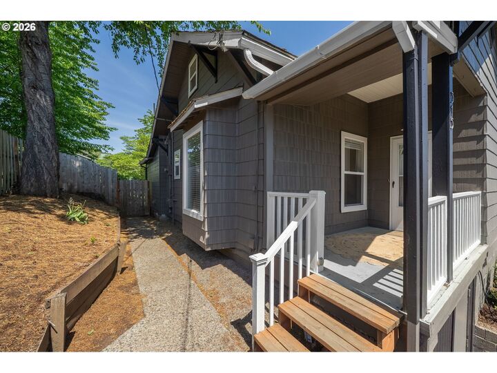 Property Photo:  315 NW 15th Ave  WA 98607 