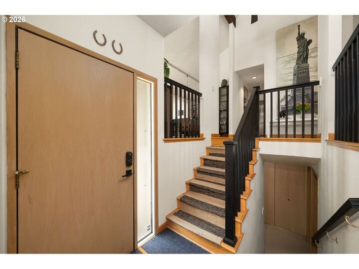 Property Photo:  9912 SW Quail Post Rd  OR 97219 