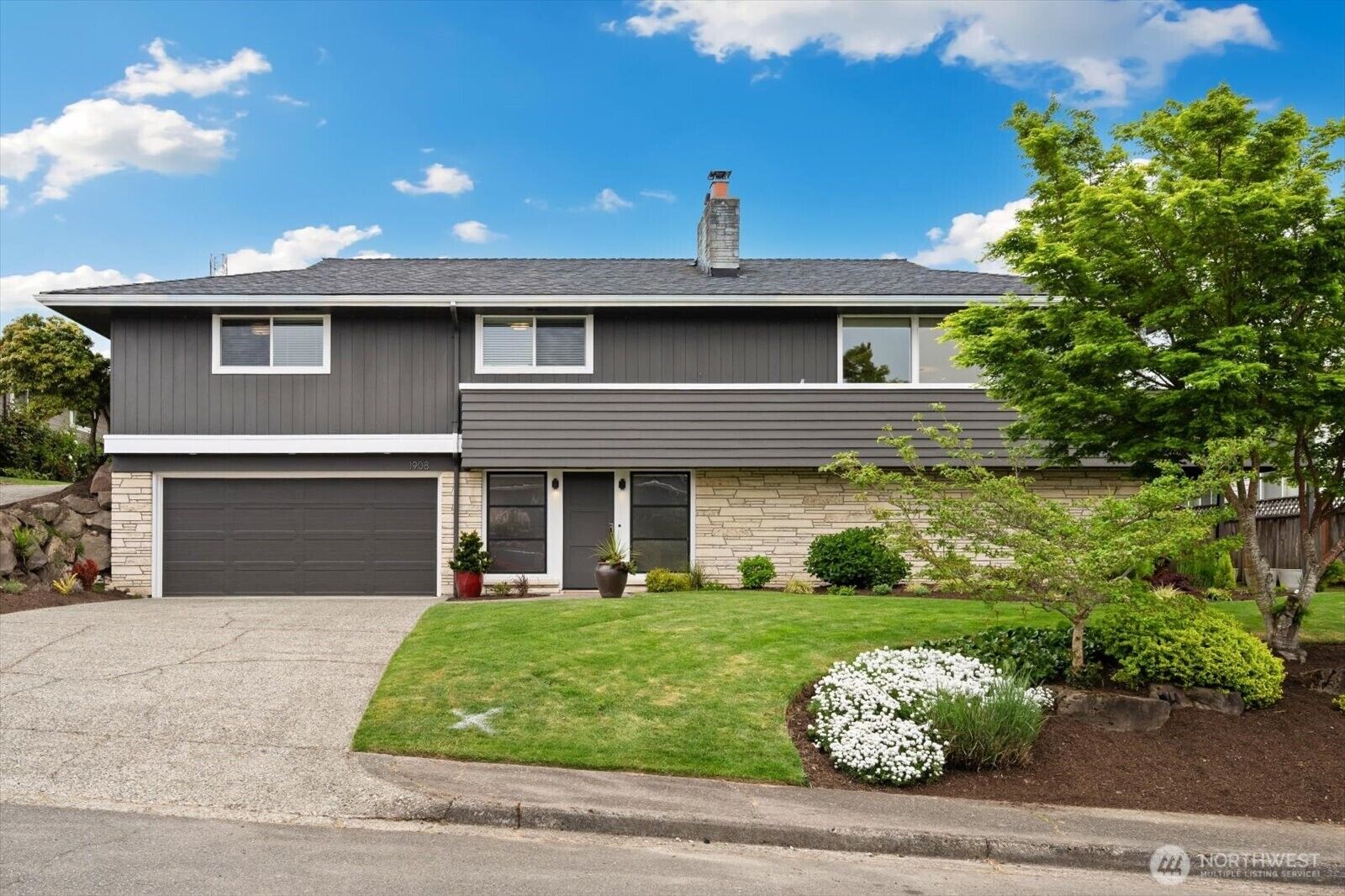 Property Photo:  1908  122nd Avenue SE  WA 98005 