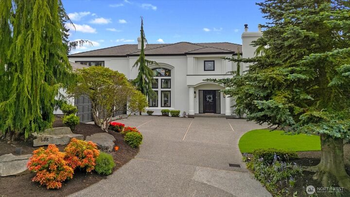 Property Photo:  608  Magnolia Lane  WA 98020 