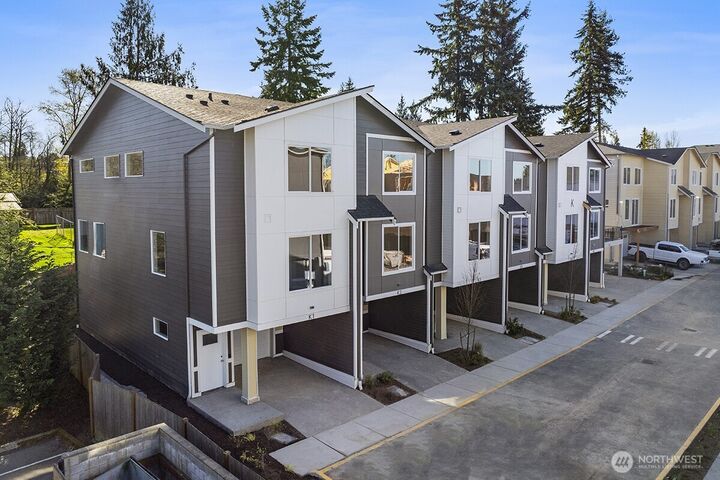 Property Photo:  16823  Alder Way K7  WA 98037 