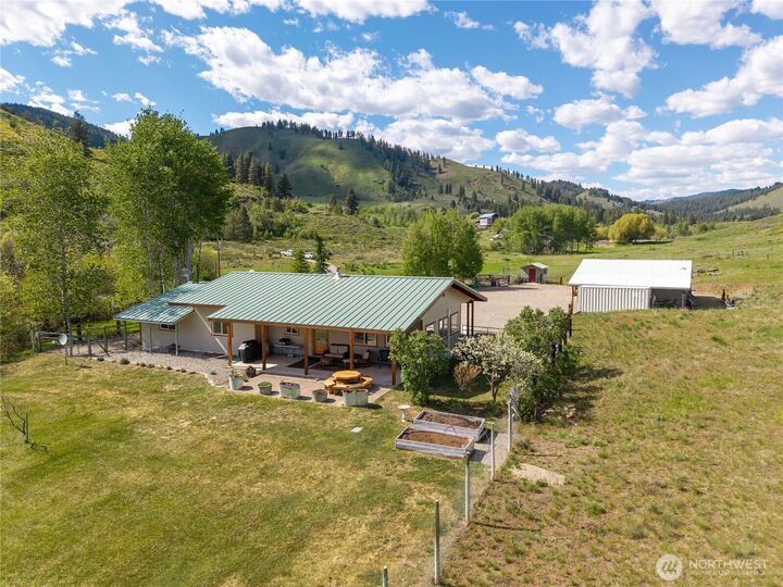 Property Photo: 446 Rendezvous Road WA 98862