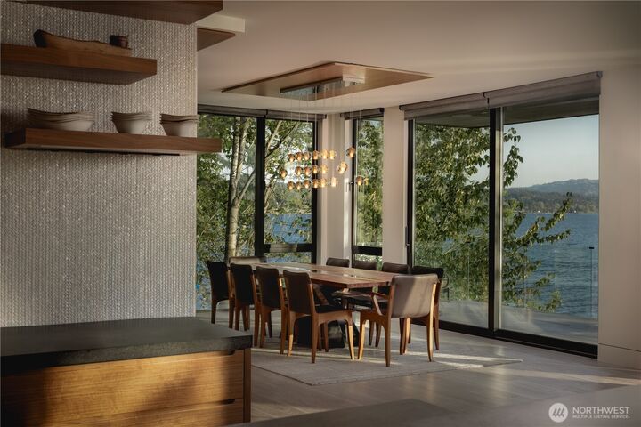 Property Photo:  3101 E Lake Sammamish Parkway NE  WA 98074 