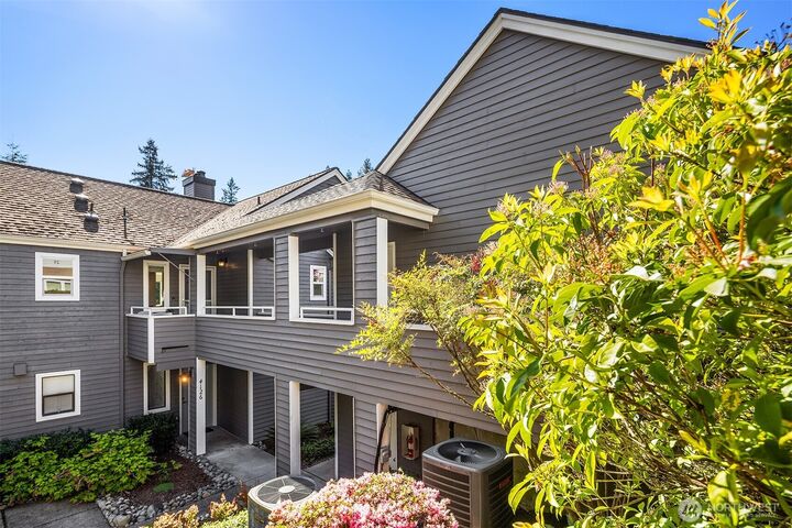 Property Photo:  4125  221st Place SE 2093  WA 98029 