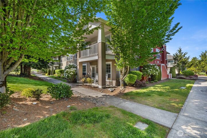 Property Photo: 22627 NE Alder Crest Drive 102 WA 98053