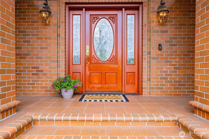 Property Photo: 6125 Troon Lane SE WA 98501