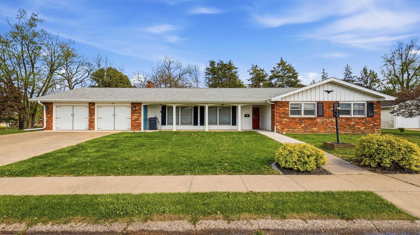 Property Photo: 1205 Lincoln Avenue IL 61036