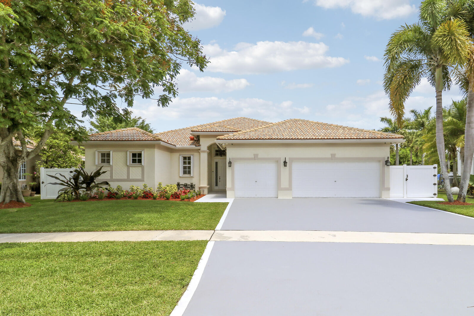 Property Photo:  10075 Freesian Way  FL 33449 