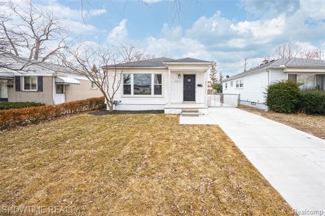 Property Photo:  22620 Raven Avenue  MI 48021 