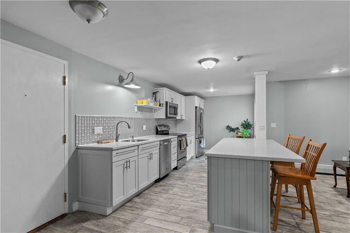Property Photo:  66 Girard Avenue 114  RI 02840 