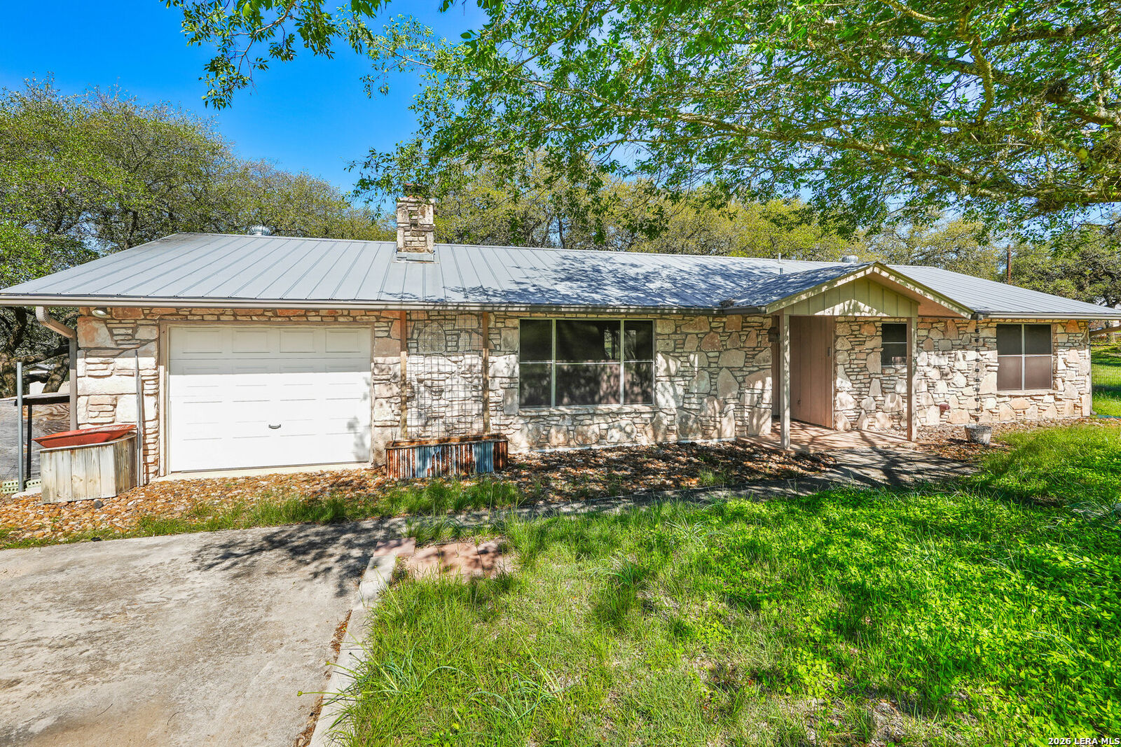 Property Photo: 101 Diamond J Rd S TX 78063