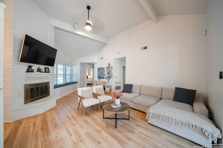 Property Photo: 8027 Forest Bridge TX 78233