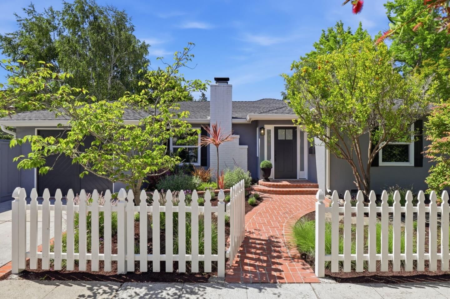 Property Photo:  699 Oregon Avenue  CA 94301 