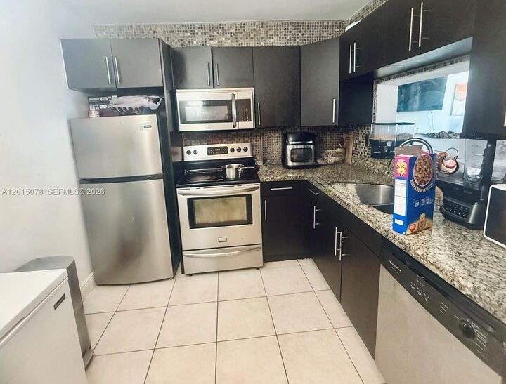 Property Photo:  488 NW 165th St Rd B-512  FL 33169 