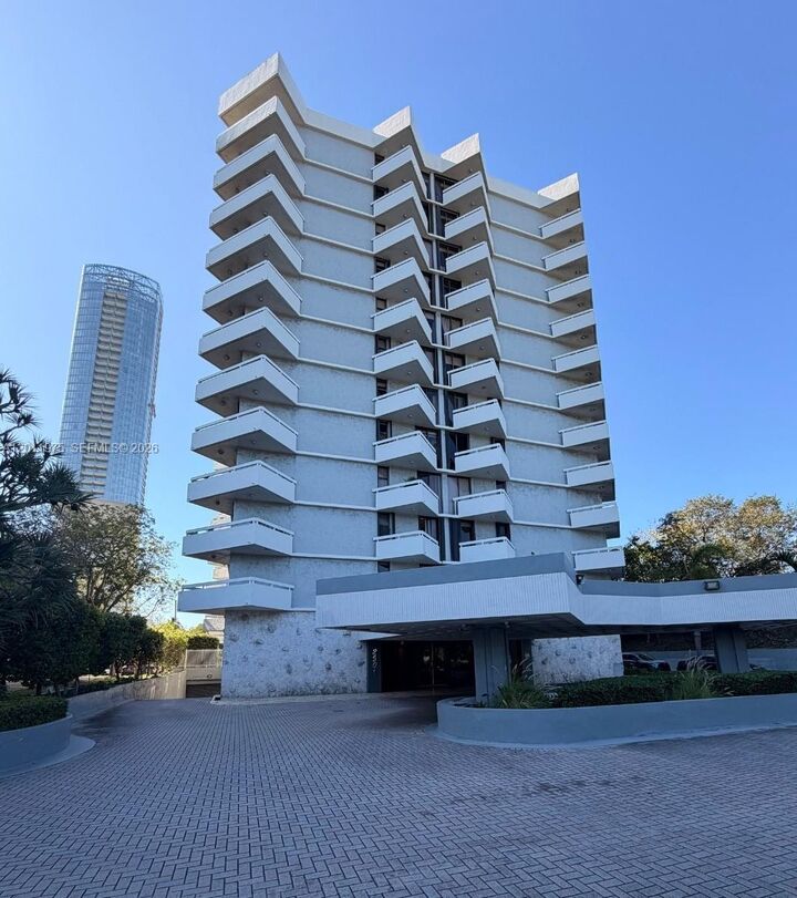 Property Photo:  2501 Brickell Ave 804  FL 33129 