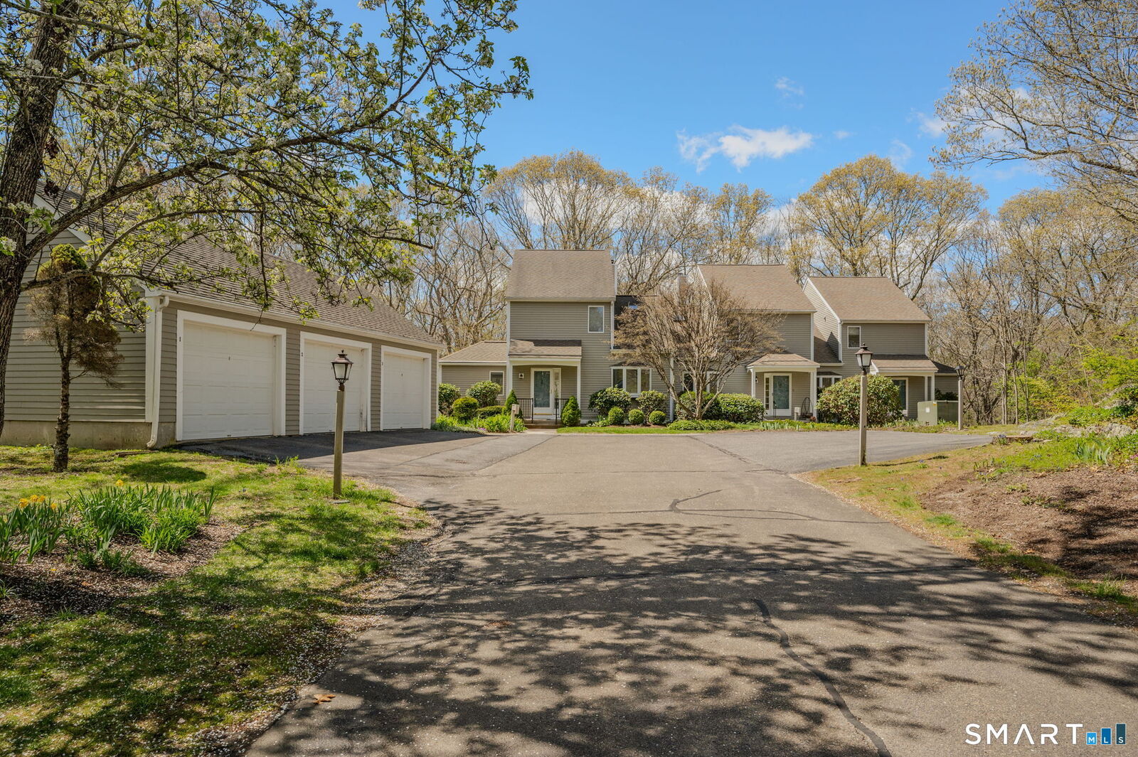 Property Photo:  2 Laurel Drive  CT 06441 