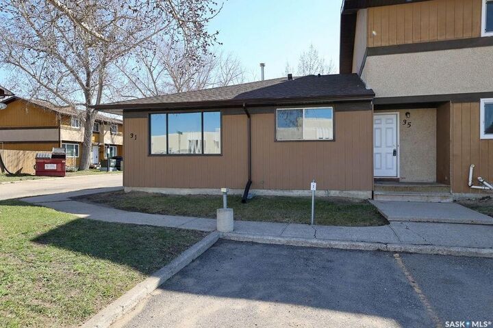 31 Mackenzie Way — photo 1