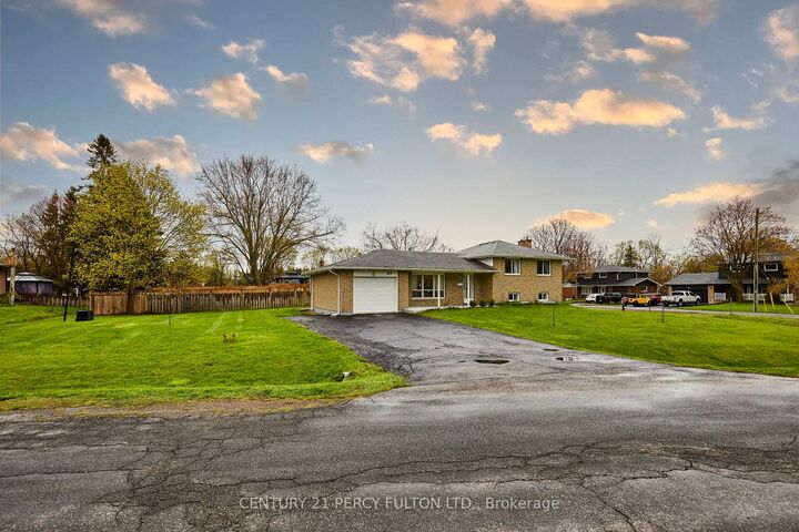 Property Photo:  39 Meredith Crescent  ON K9A 4R3 
