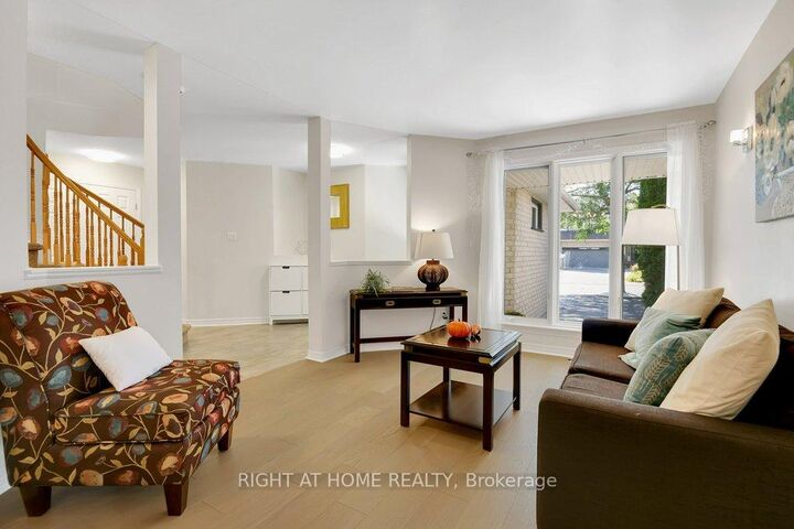 Property Photo: 33 Spur Avenue ON K2M 2R9