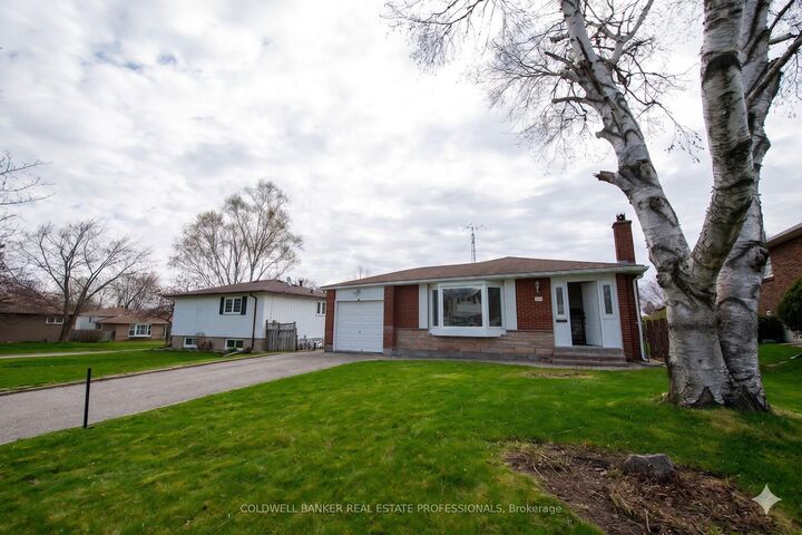 Property Photo:  133 Clover Ridge Drive E  ON L1S 1H3 