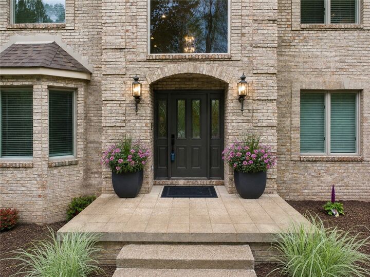 Property Photo: 1005 Fairway Oaks Dr PA 15644